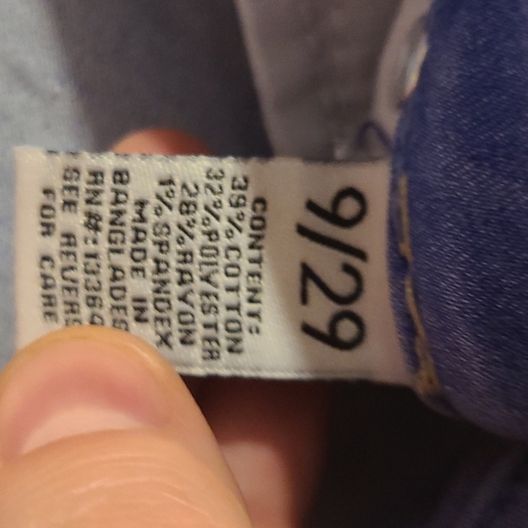 Celebrity Pink Crop Skinny Jeans, Lighter Blue Denim, Size 9/29 - Picture 9 of 9